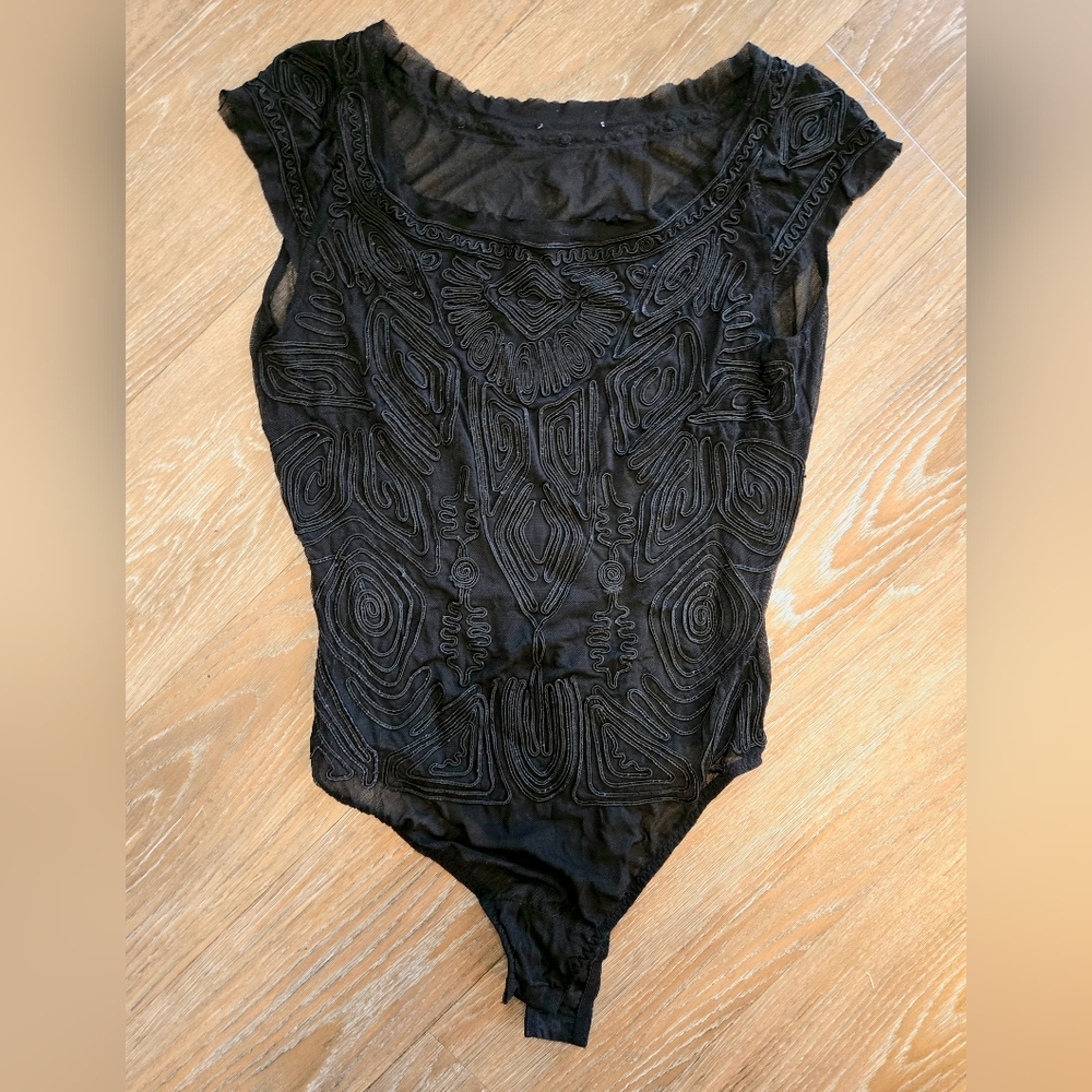 ✨️HOST PICK✨️ Sexy & Edgy Sheer Bodysuit with 3D Geometric Print & Snap Closure